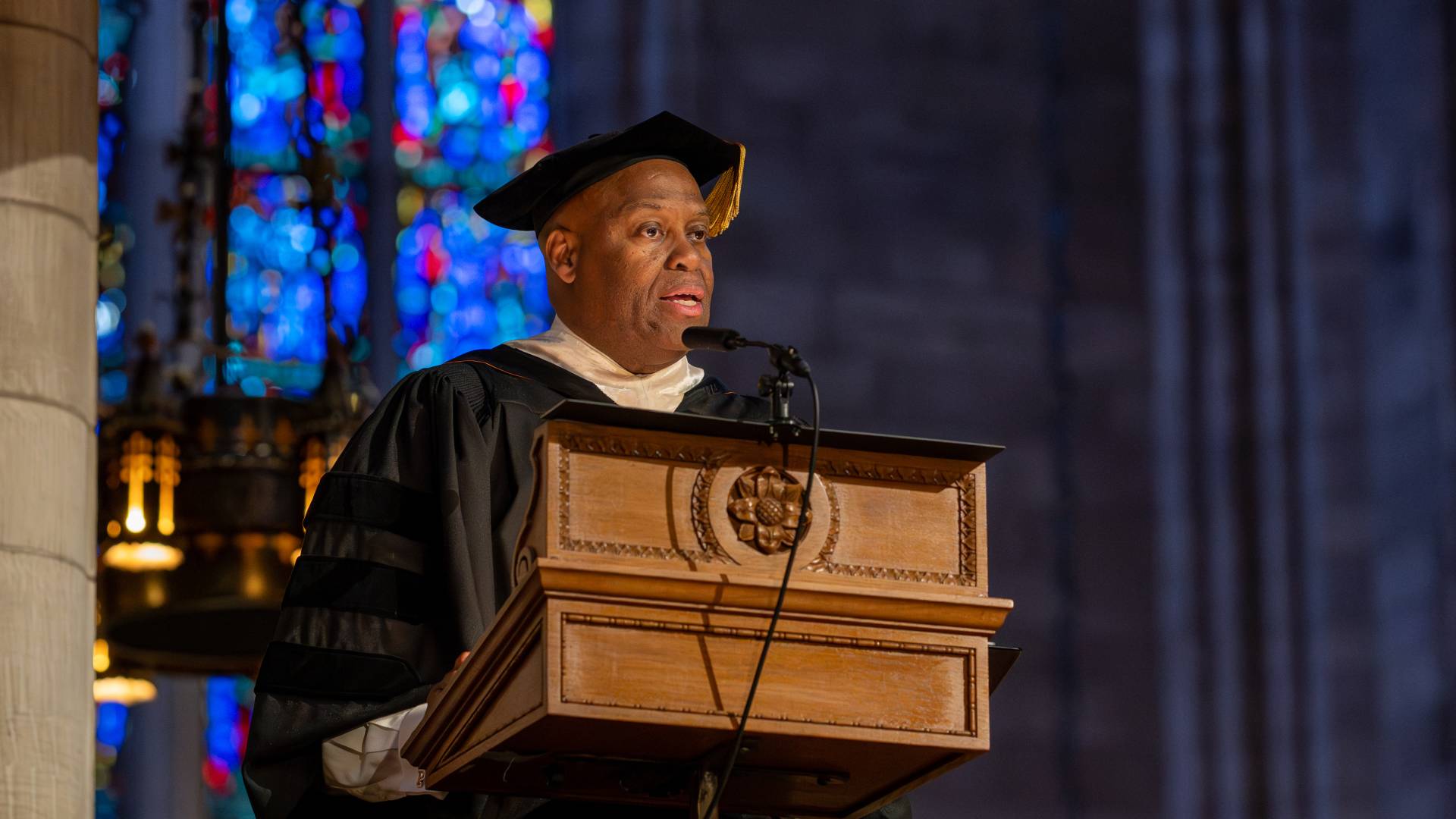 Craig Robinson delivers the Baccalaureate address